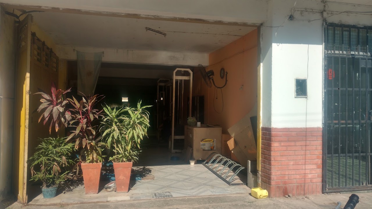 Entrada del gimnasio Excel Gym en Franklin 566, Resistencia
